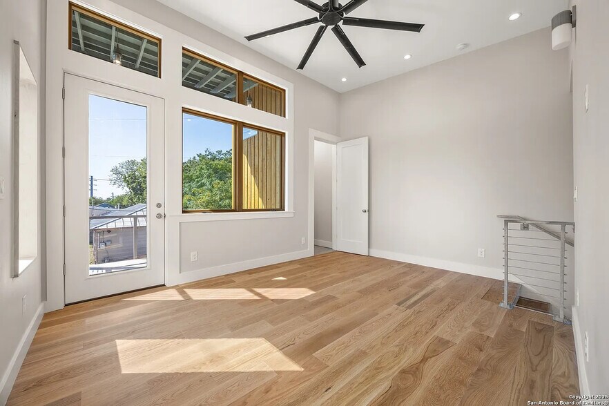 Building Photo - Room in Townhome on S Cherry St