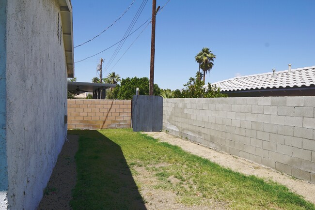 Building Photo - 52790 Avenida Navarro