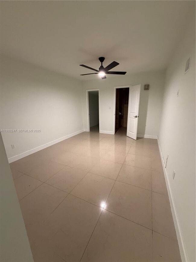 Building Photo - 7417 Twin Sabal Dr