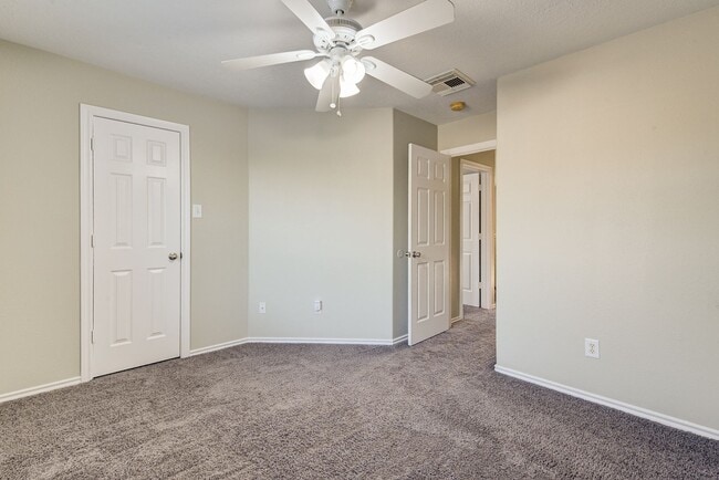 Building Photo - Gorgeous 3bed/2.5bath home!