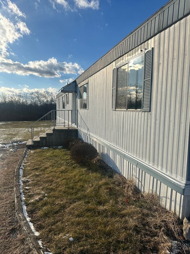 Building Photo - 2 Bed, 1 Bath Mobile Home - Carlisle, PA!