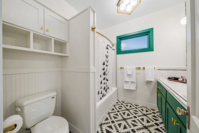 Building Photo - Beautifully Updated Historic Home