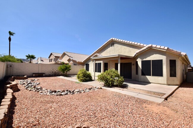 Building Photo - Excellent 4 bed 2 bath Ahwatukee Home!