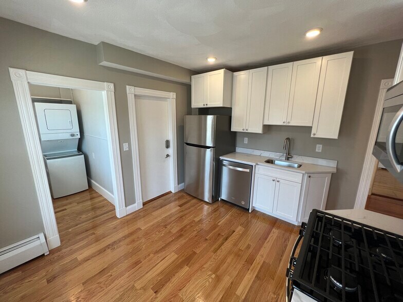 Building Photo - 2 Gilson Ter