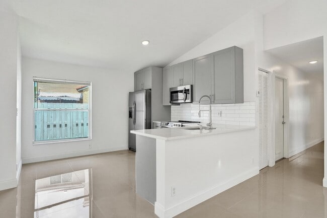 Building Photo - 17866 SW 10th Ln