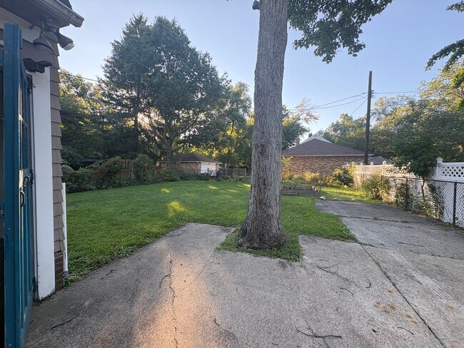 Building Photo - 4049 Bluestone Rd