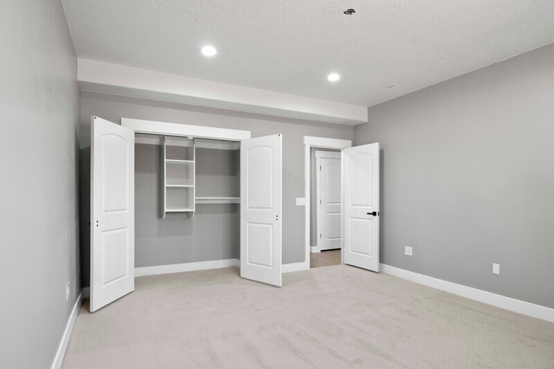 Building Photo - 1047 W Boston Ct