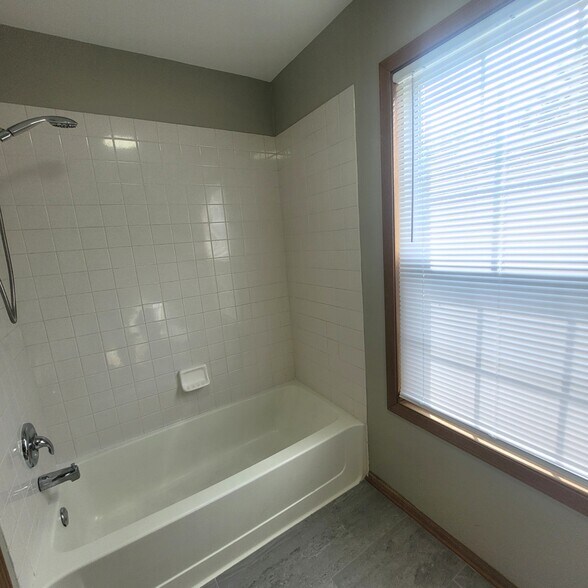Building Photo - 156 Castlewood Ct