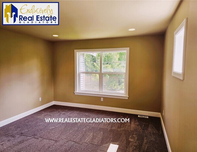 Building Photo - Stunning 4-Bedroom Home for Rent in Bothell!