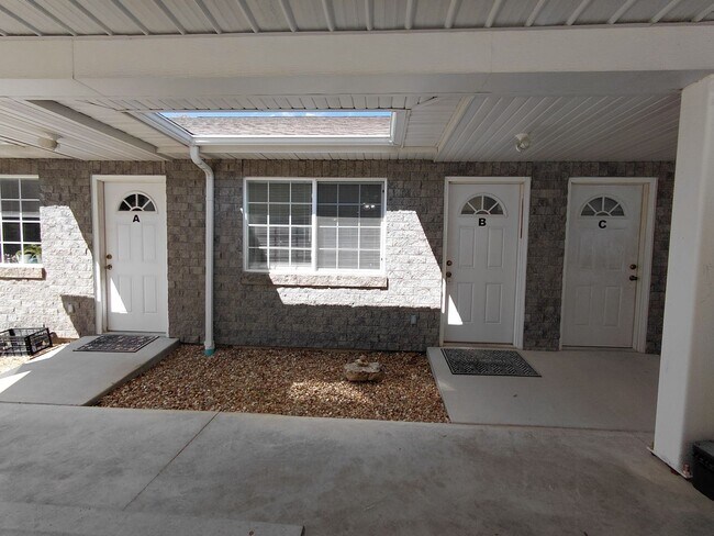 Primary Photo - 118 Booker Rd