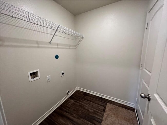 Building Photo - 364 Crescent Park Dr