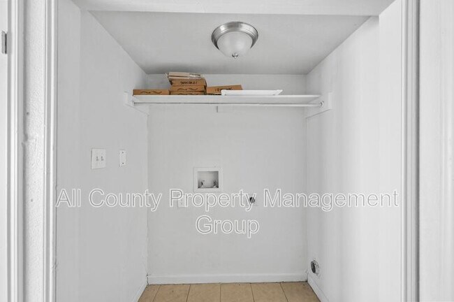 Building Photo - 4921 Miller Ave