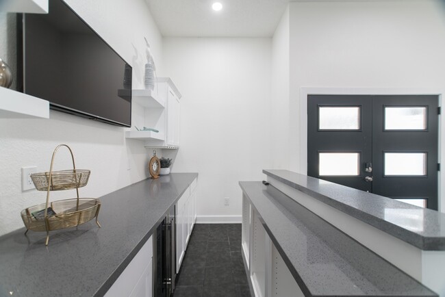 Building Photo - 3103 Hemingway Dr