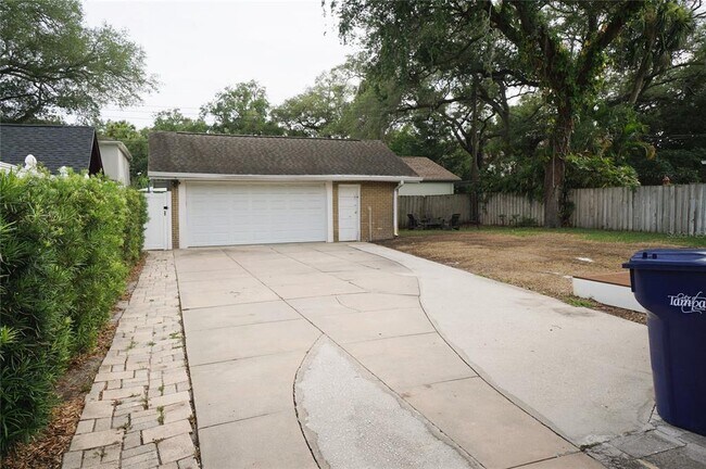 Building Photo - 4108 W Azeele St