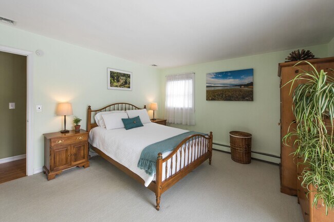 Building Photo - 16 Beechwood Dr