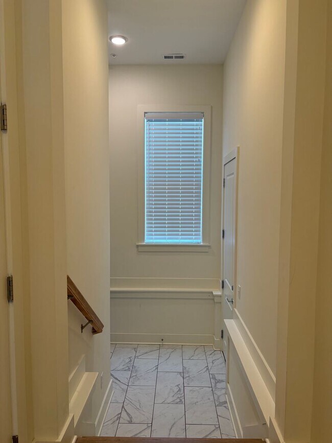 Building Photo - 231 Ribbon Ln