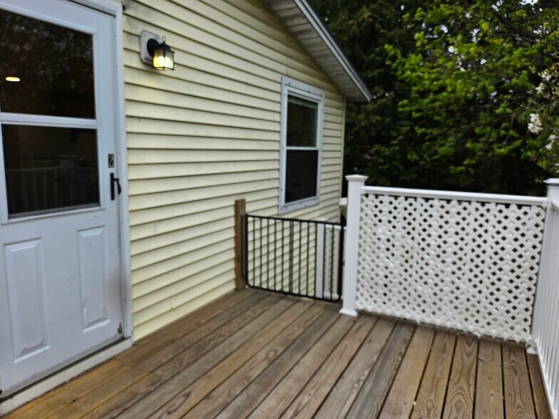 Apartment Porch - Entry - 132 Hinesburg Rd