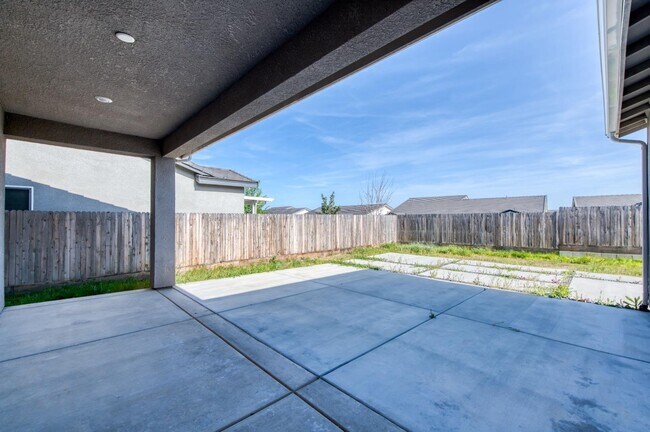 Building Photo - 860 Spg St W