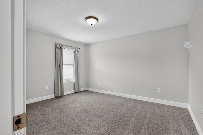 Building Photo - 5823 Crestlake Dr