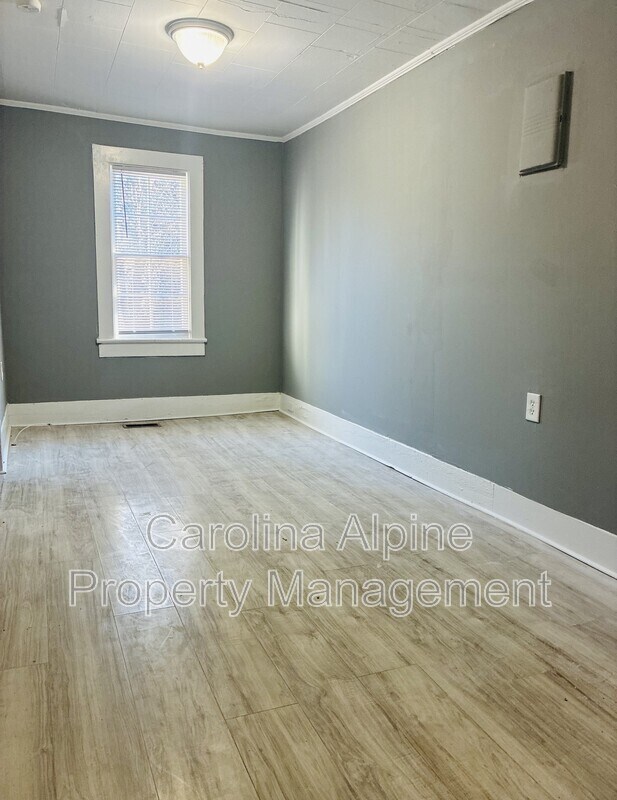 Building Photo - 910 Walnut St