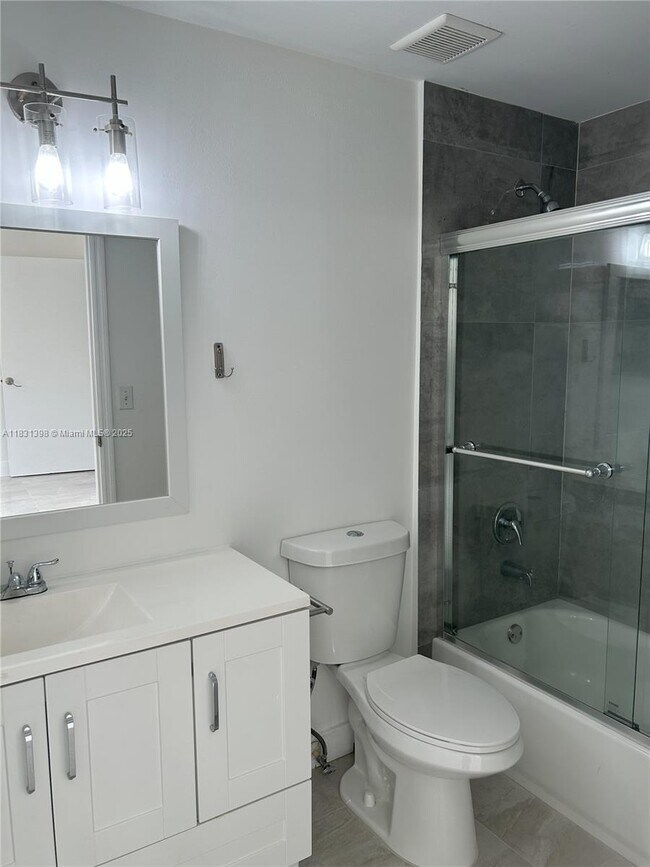 Building Photo - 1537 Barcelona Way