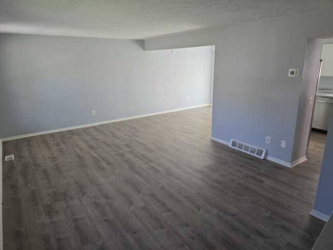 Building Photo - Move-In Special Alert! $200 Off First Mont...