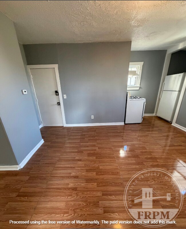 Building Photo - 1272 Pleasant St