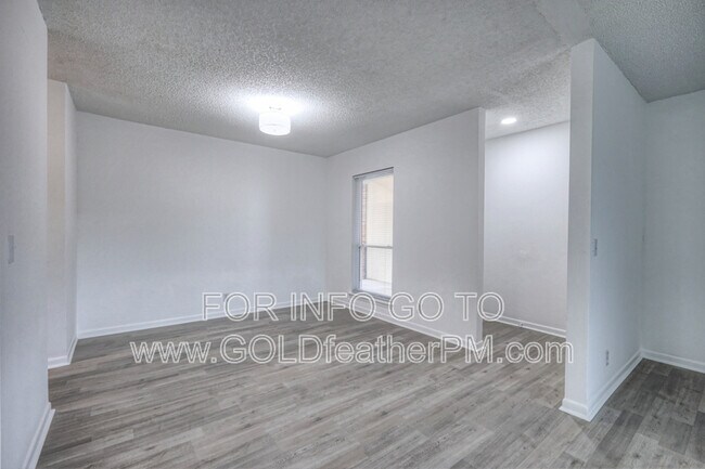 Building Photo - 515 Basswood Ave