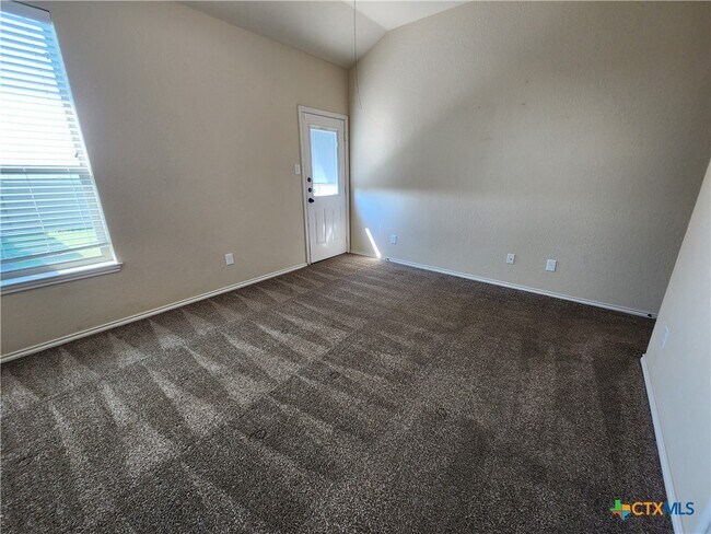 Building Photo - 538 Creekside Cir