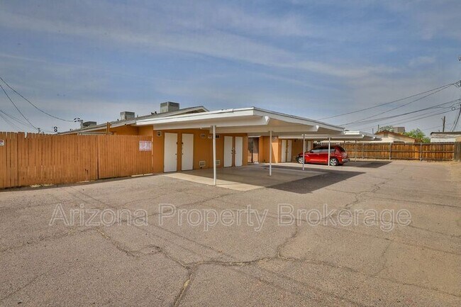 Building Photo - 1702 W Vogel Ave