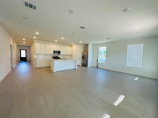 Building Photo - 16052 Tallis Dr