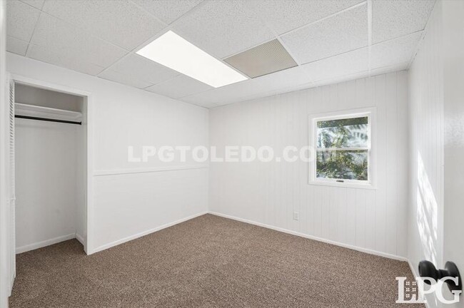 Building Photo - 4013 Caroline Ave