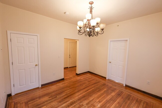 Building Photo - 100 Seaver St