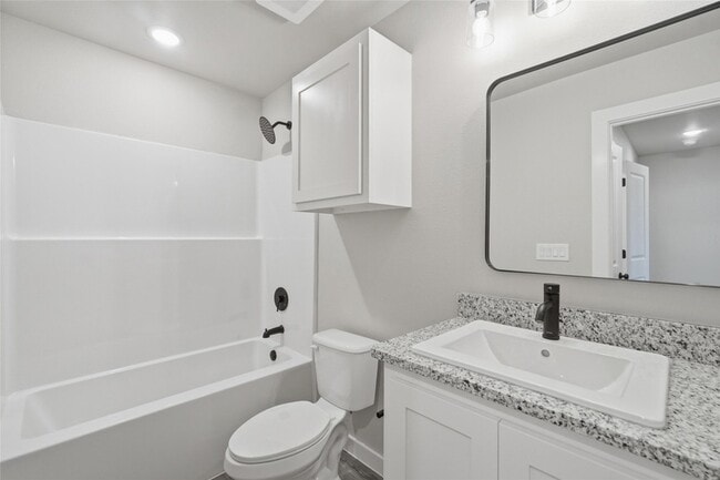 Building Photo - 2868 Glennster St