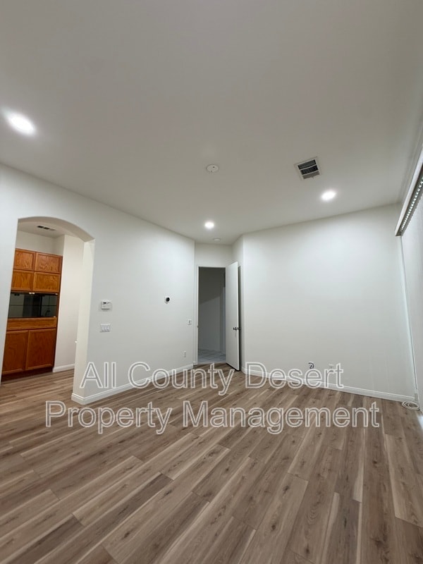 Building Photo - 74594 Moss Rose Dr