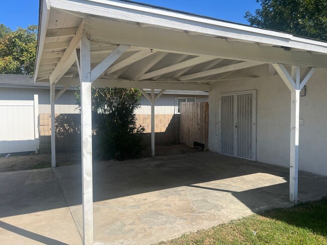Building Photo - Charming 3 bedroom & 2 bath For Rent!
