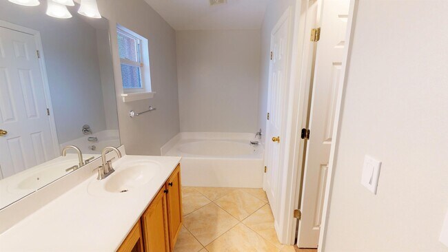 Building Photo - 1281 Berryhill Dr