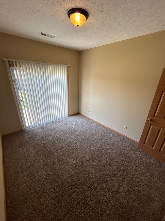 Building Photo - Brick Ranch with 3 Bedrooms, 1.5 Baths, an...