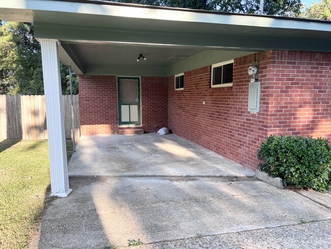 Building Photo - 105 Thistledown Trail