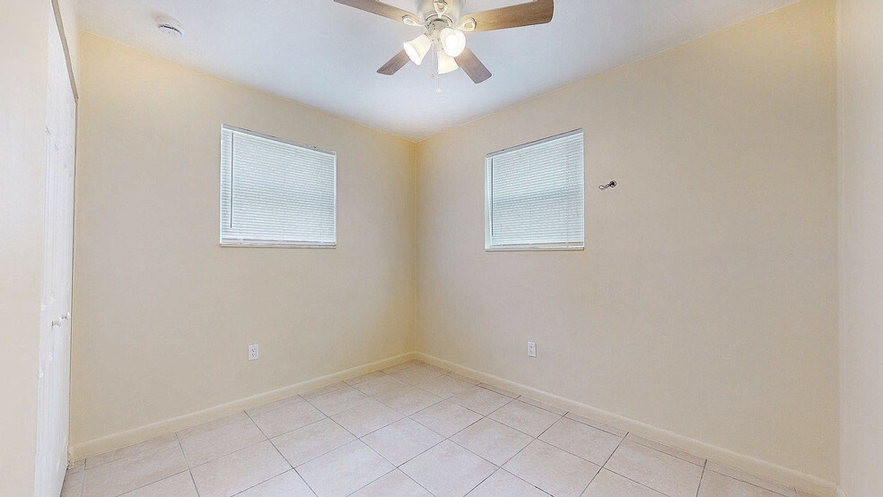 Building Photo - 830 NW 3rd St