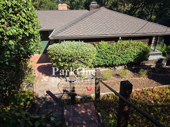 Building Photo - 4 Los Dedos Rd