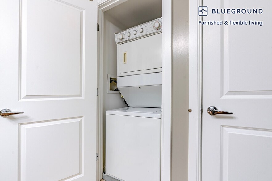 Building Photo - 4835 Cordell Ave