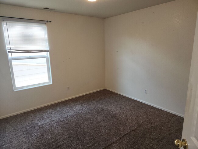 Building Photo - 8179 Meadowcrest Dr