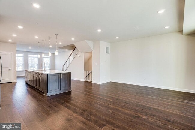 Building Photo - 43469 Grandmoore St