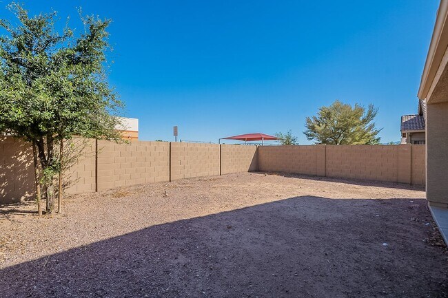 Building Photo - large 3 bedroom home for rent