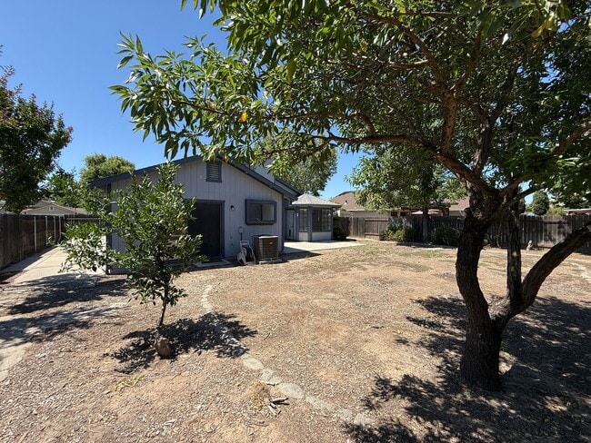 Building Photo - $1,000 off of the 1st Months Rent!