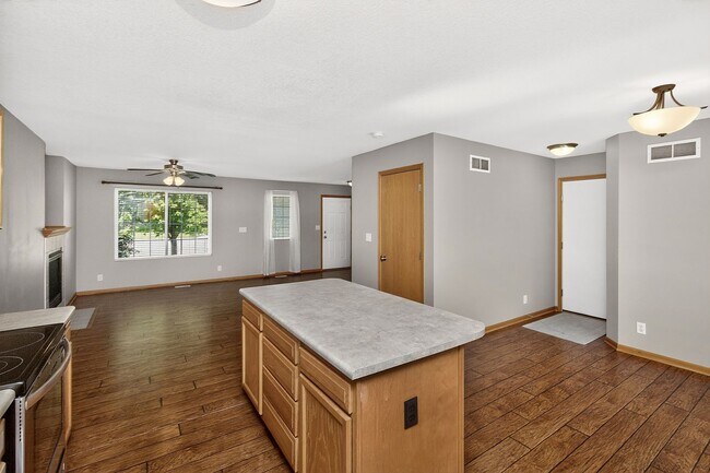 Building Photo - SPACIOUS LIVING!! 4 Bedroom, 3 Bathroom Home in Waukee!
