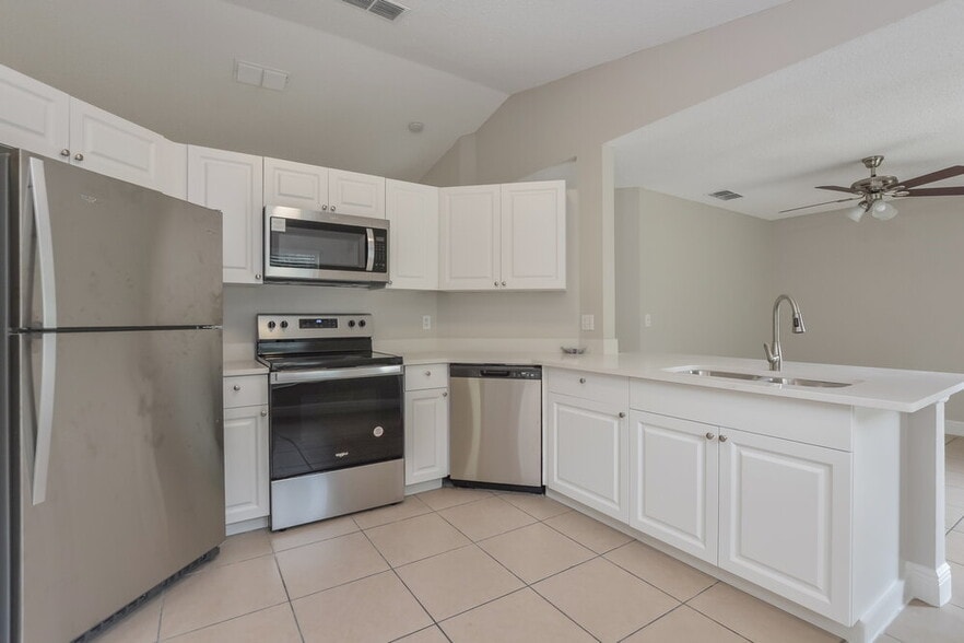 Building Photo - 5176 Heatherstone Ct