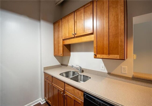 Building Photo - 32 Peachtree St NW