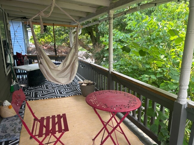 Building Photo - 410 Cascadilla St